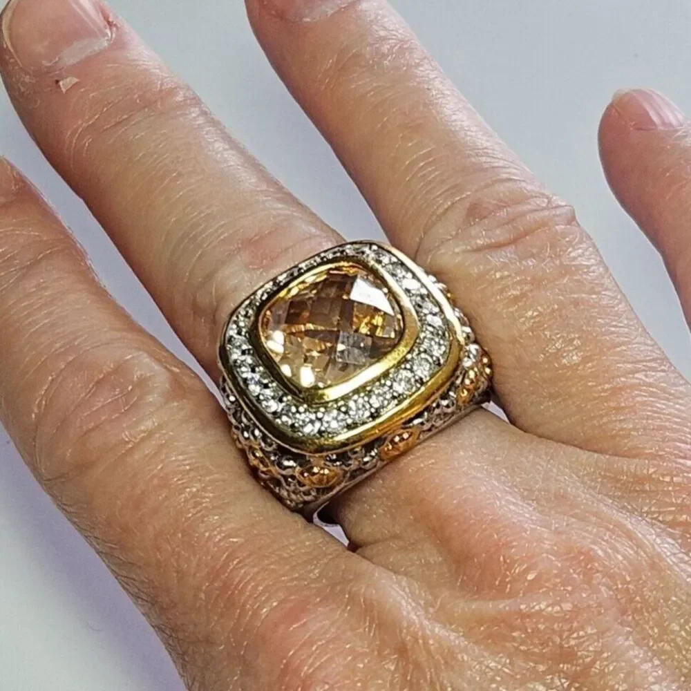Gold & silver tone champagne colored rhinestone ring Size 9